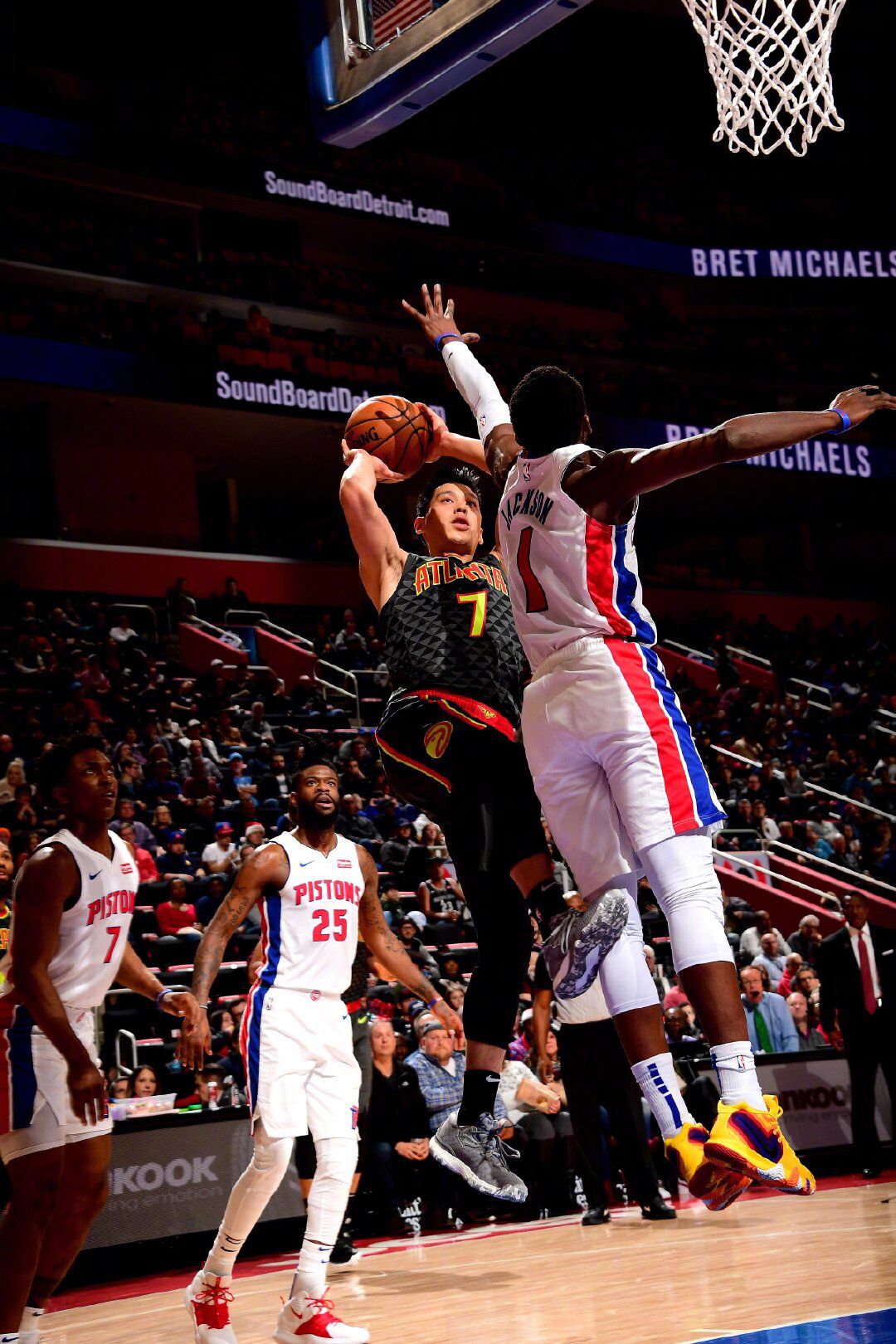 爱游戏体育包含蒂姆连续五场比赛得分超过领先优势明显，老鹰不断突破！再创辉煌时刻的词条