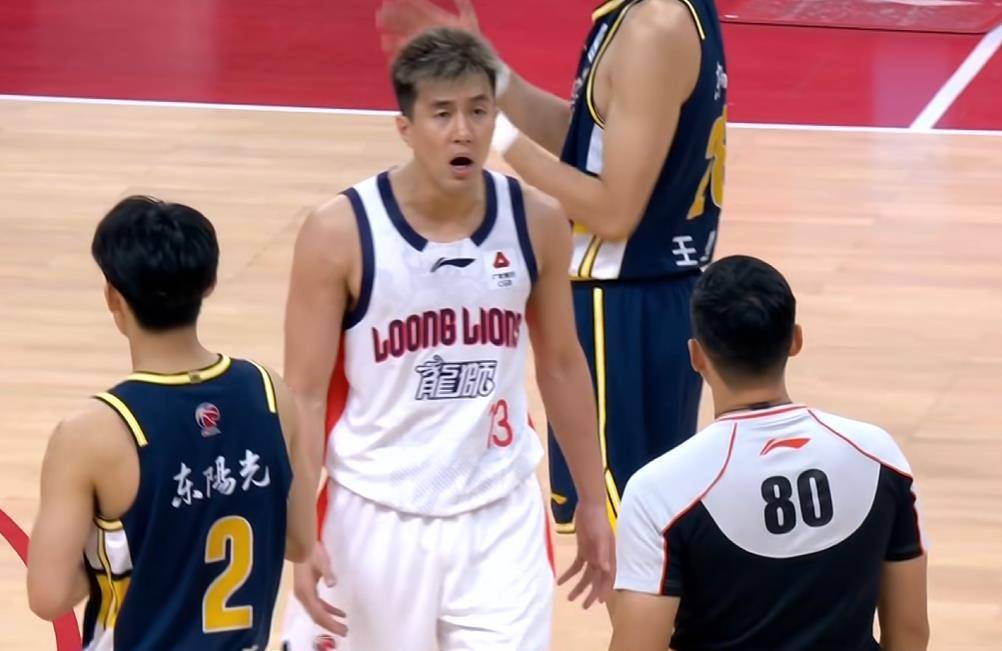 爱游戏关于今晨CBA季后赛焦点战；深圳男篮手感冰凉；气氛紧张；赛季目标并未改变的信息